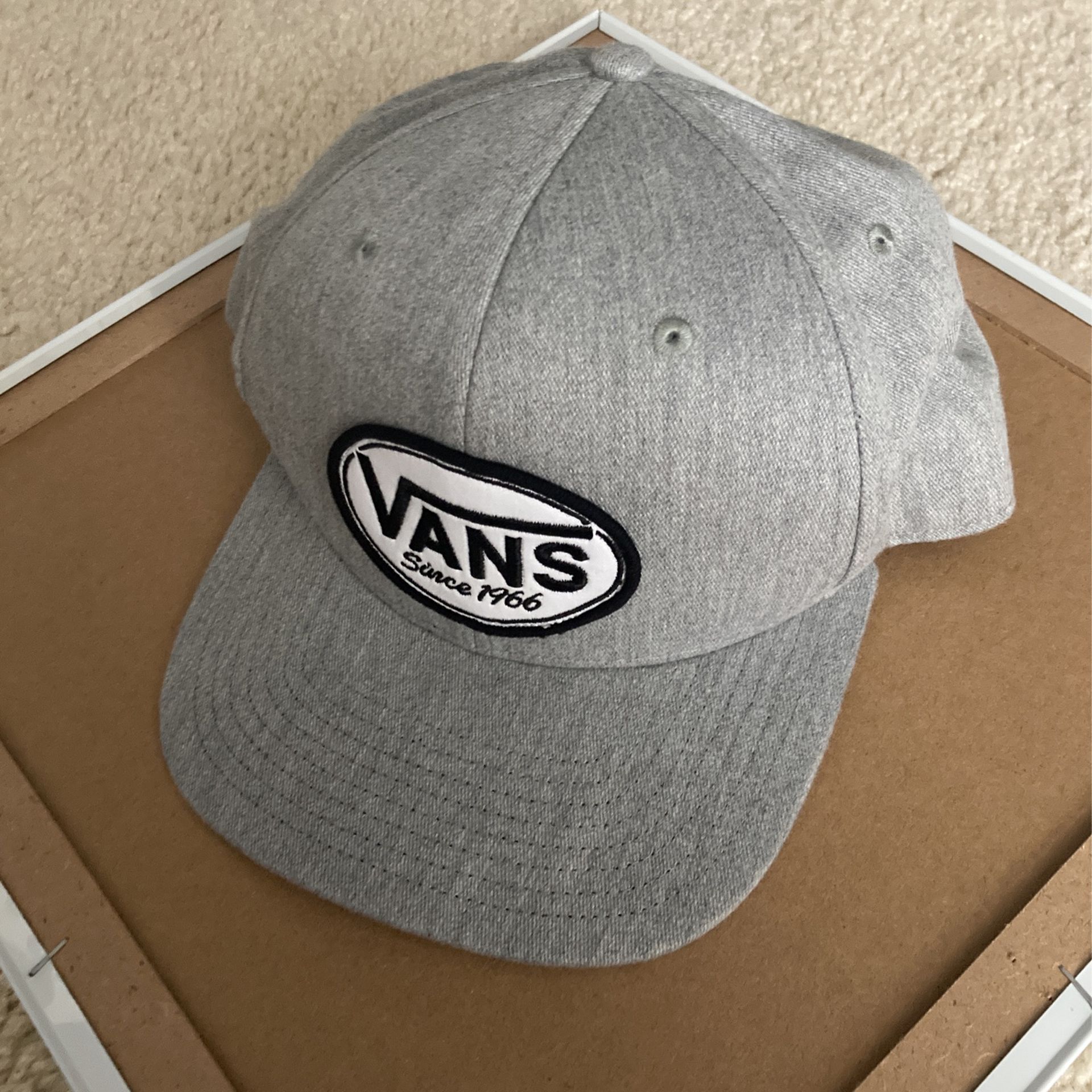 Bemiddelaar De schuld geven geest Gray Snapback Vans Hat for Sale in Marysville, OH - OfferUp
