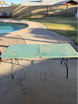 Foldable table/work bench