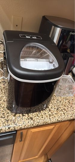 FRIGIDAIRE Ice Maker