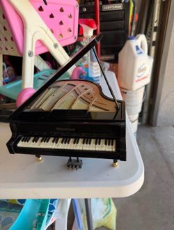 Vintage Wonderland Mini Grand