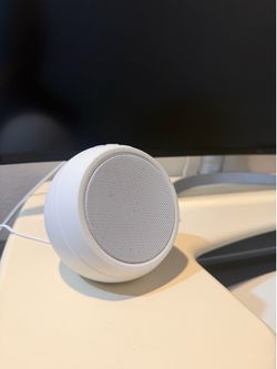 Lightly Used Wired USB Desktop Speaker (4” Diameter)