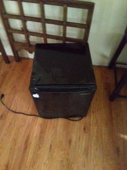 Mini fridge 50