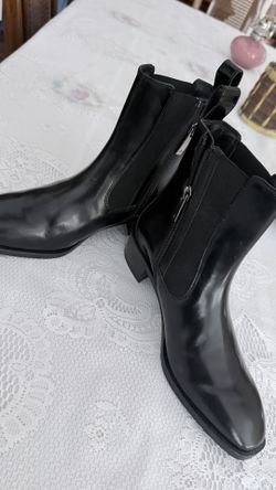 Aquatalia Italian Leather Pointed-Toe Chelsea Boots — Size 7 — New Without Box.