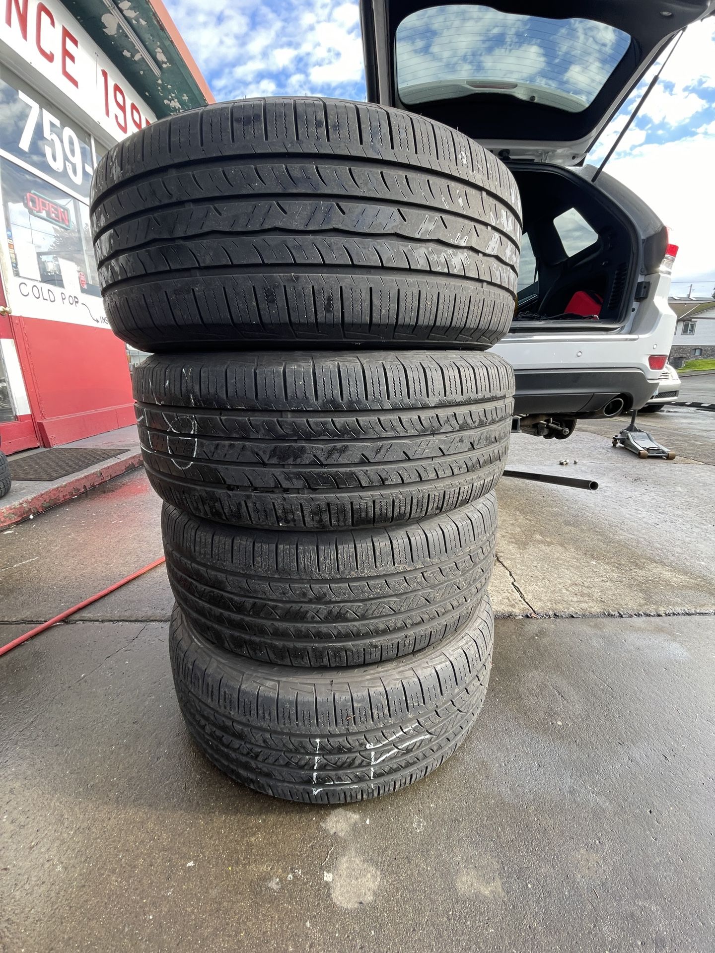 4- Tires 265/60-R18 Great tread depth