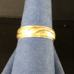 18k Wedding band 2.4 Grams Size 9 