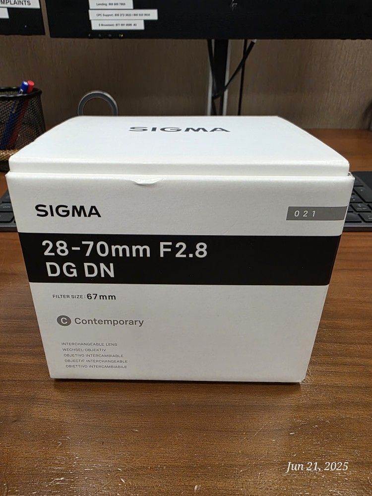 Sigma 28-70 DG DN lens E mount for Sony Cameras Mint condition