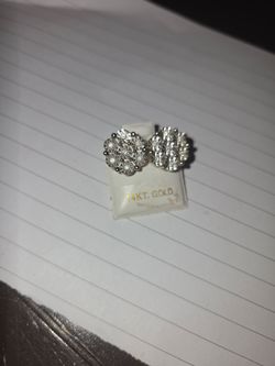 New condition earrings 10k diamonds