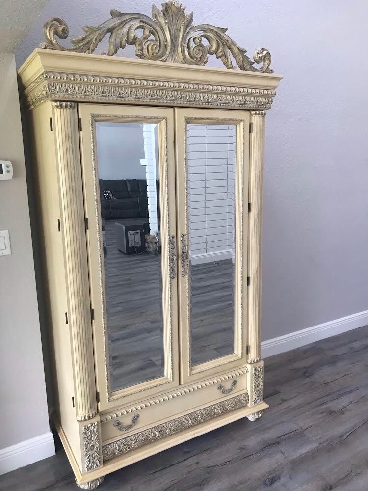 Pulaski Bellissimo King Bedroom Set for Sale in Ocklawaha, FL OfferUp