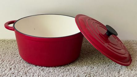 Cast iron Dutch oven.