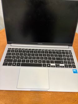 Samsung Galaxy Book4 15.6" — Intel Core 7, 16GB RAM, 1TB SSD