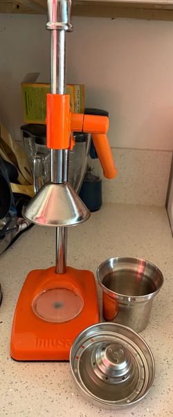 Orange juicer
