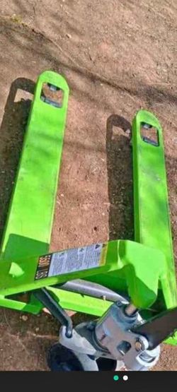Dozens of Pallet jacks $189-249 Nice price