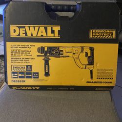 DEWALT  8.5-Amp 1-1/8-in Sds-plus Variable Speed Corded Rotary Hammer Drill