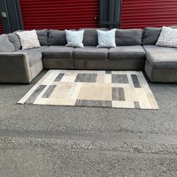 Sectional Couch!! Delivery Available 🚚!! Dimensions: 167” x 73” Length x 30” Height x 38” Depth ( 64” Depth Longer Section) 