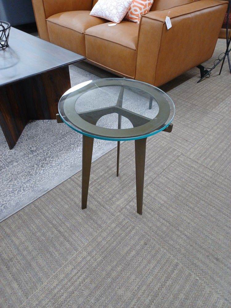 Moe's Halvorsen Accent Table