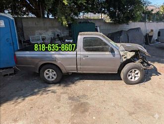 Parting  out Nissan Frontier 2001 2.4l engine 5 speed manual body parts bed interior