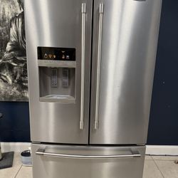 French-door fridge with bottom freezer