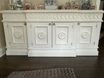 Dresser/TV Stand/Storage