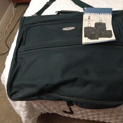 Guarda Ropa De Viaje.  (Hecho En Tailandia)