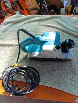 MAKITA Corded Belt Sander: 4 in Belt Wd, 24 in  en buenas condiciones