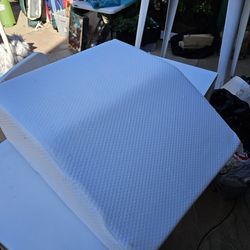 Foam wedge pillow