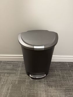 simplehuman Semi-Round Step Trash Can
