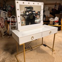 Glam Vanity Mirror And Desk
