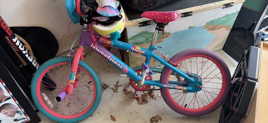 Bike and helmet with knee pads