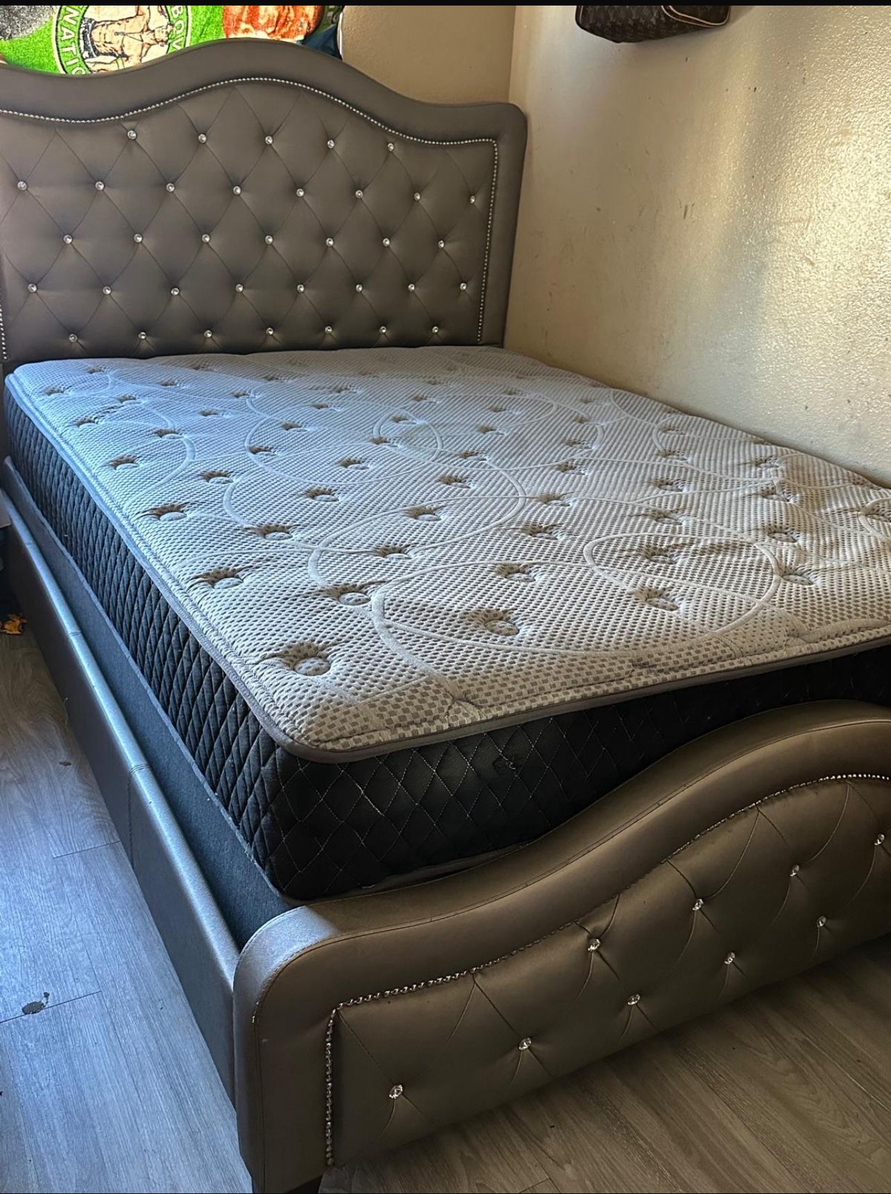 Queen Size Bed Set For Sale !!! ( Bed Frame + Headboard + Mattress + box Spring 