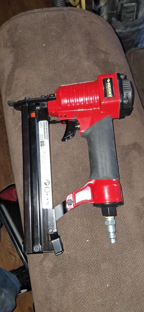 HUSKY F32 18 Gauge Brad Nail Gun