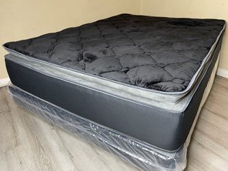14” Queen Midnight Collection Hybrid Pillow Top Mattress!