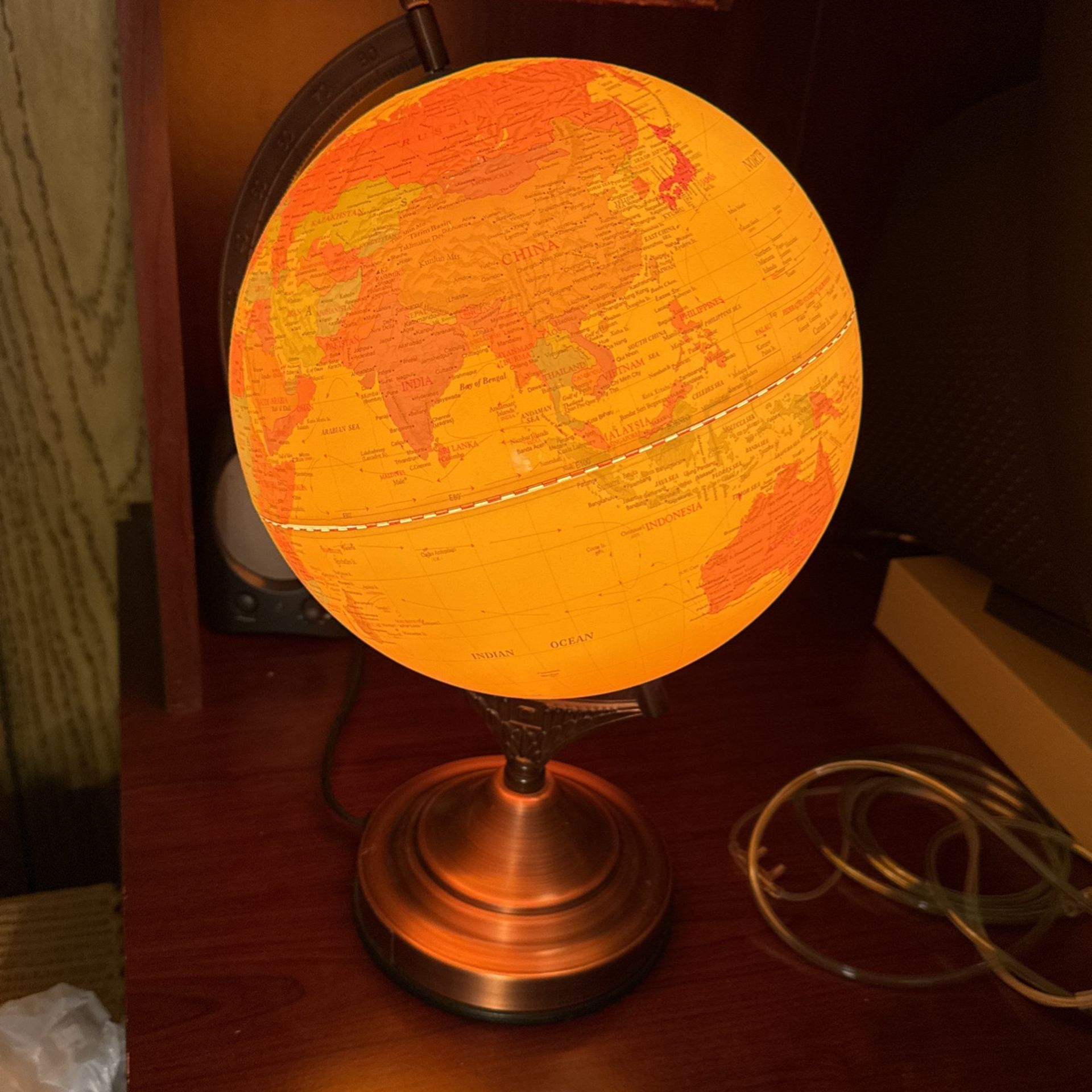 Vintage World Map Touch Lamp