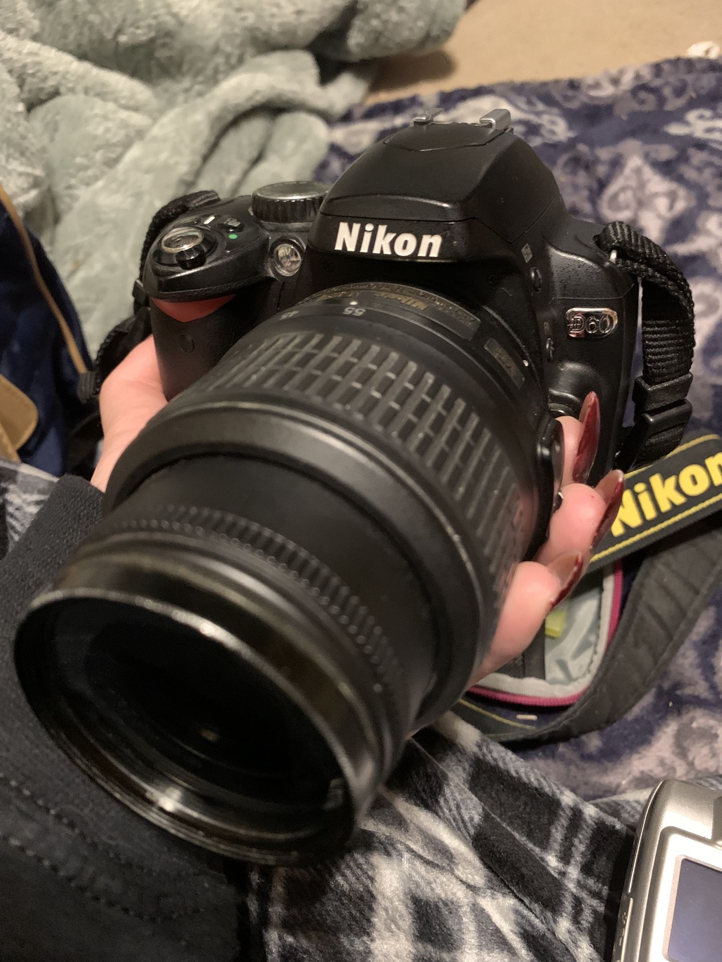 Nikon D60 Camera Body + 18-55mm Lens Autofocus/manual + 32gb Sandisk Card + Battery