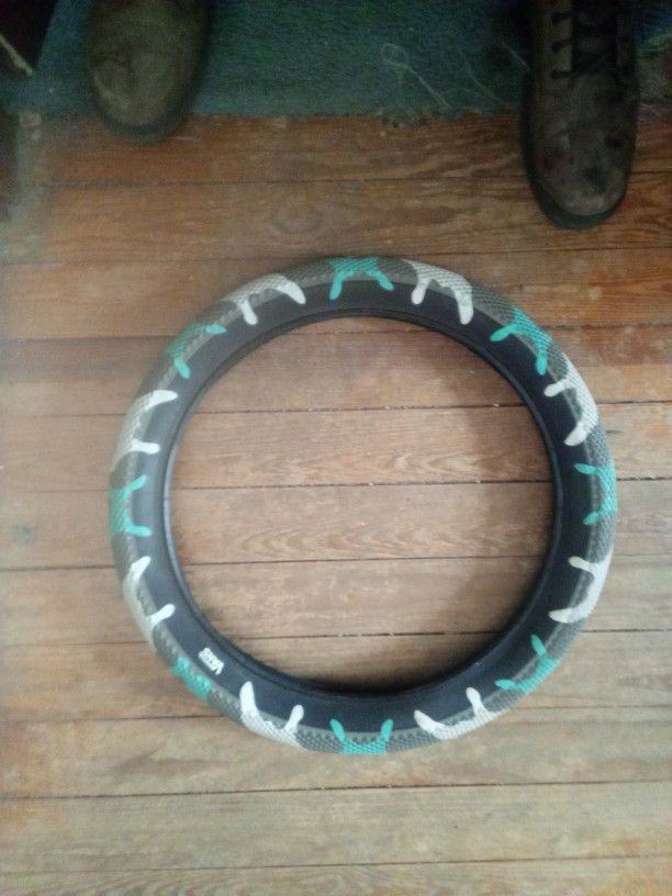 Cult Vans Tire