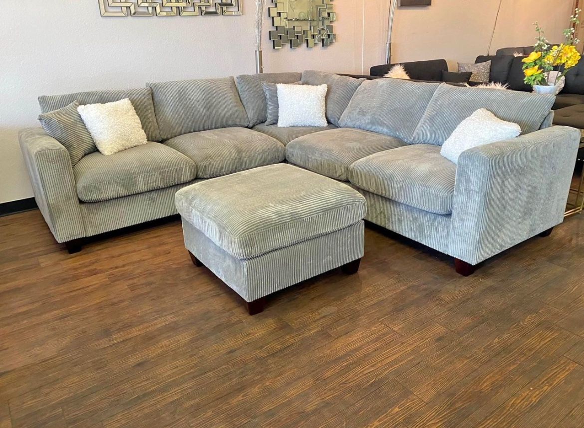 Grey comfy sectional w/ ottoman