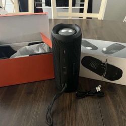 JBL Flip 6 Bluetooth Speaker