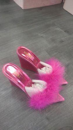 Pink 🩷 Fuzzy Pumps 👠