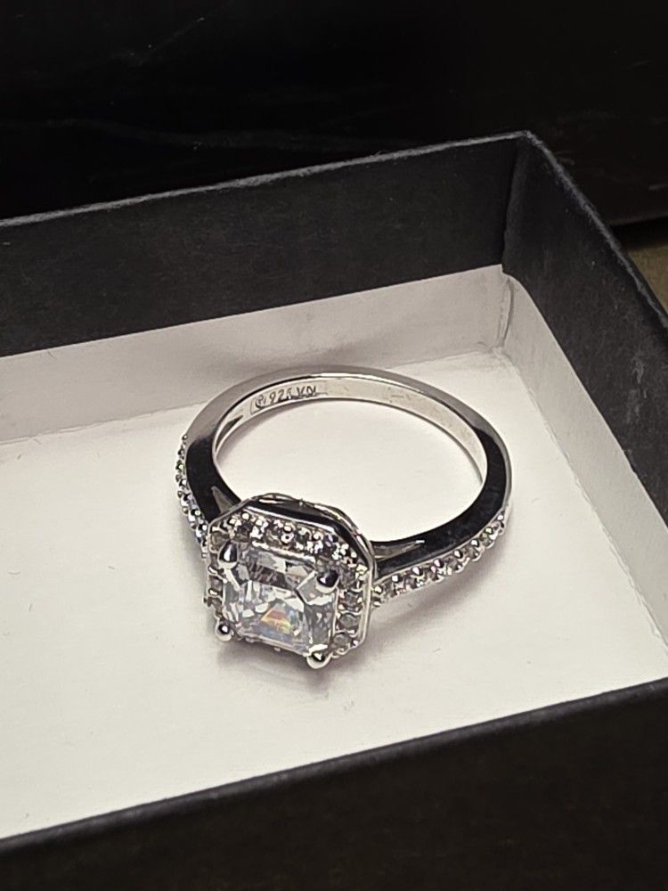 Amazon Essentials Platinum-Plated Sterling Silver Halo Ring with Asscher Cut Infinite Elements Cubic Zirconia (1.5 cttw), Size 8