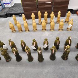 1960 Old Crow Decanter Chess Set