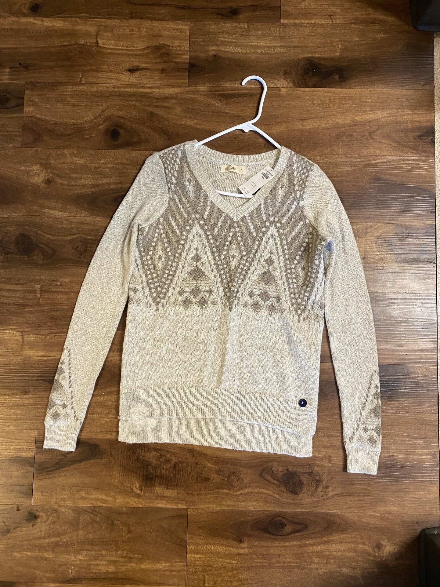 Brand new woman’s Hollister brand beige sweater up for sale