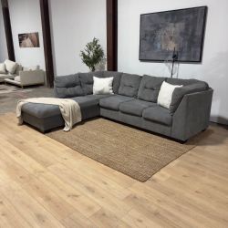 Ashley 2 Piece Sectional Sofa 🚛 Same Day Delivery