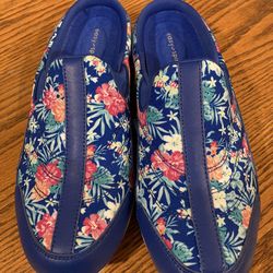 Néw Easy Spirt Travel Time Slip On Clogs Blue Floral Size 10m