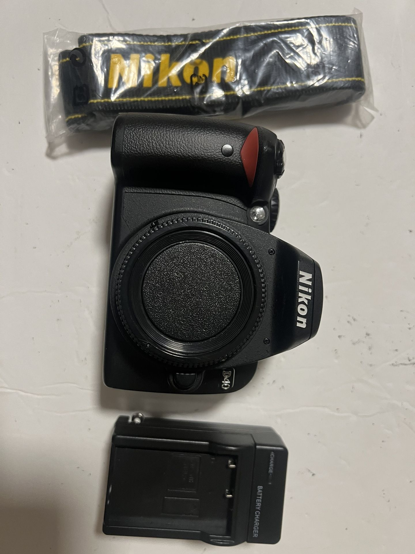 Nikon D40 6.1MP Digital SLR Camera