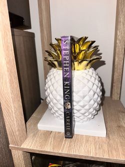 Pineapple bookend