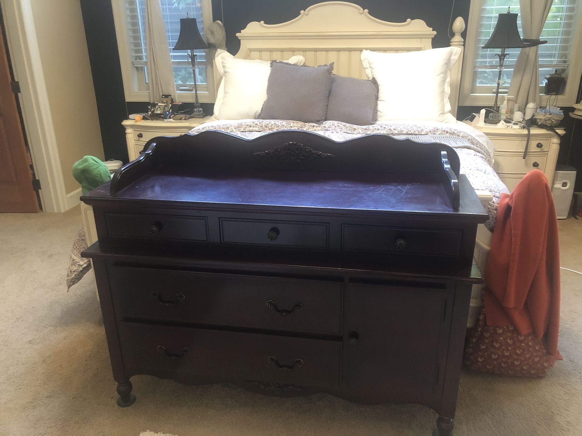 Changing table/ dresser