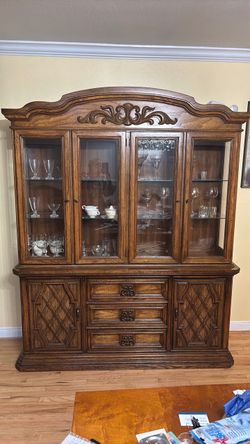 Traditional Wood China Cabinet/Hutch with Glass Shelves m