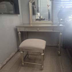 Silver Vanity With Mirror And Stool