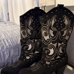 Women’s Boots Size 11 ✨New