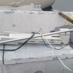 MotorGuide 82 Lbs Thrust Trolling Electric Motor W/ 2 - 12v Batteries