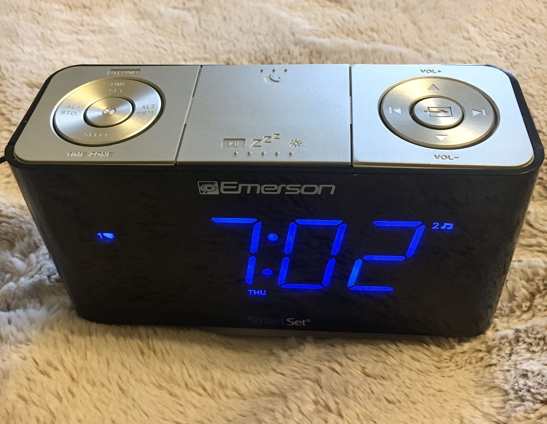Emerson Smartset Alarm Clock/Radio with USB charge and Bluetooth